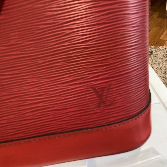 Louis Vuitton Red Epi Alma PM Handbag - Picture 2 of 8
